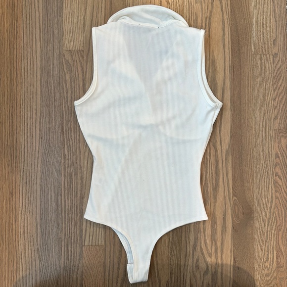 White Ribbed Collared Sleeveless Bodysuit - Picture 4 of 4